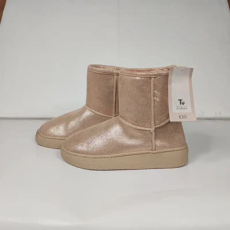 نیم بوت زنانه تی یو مدل اکلیلی