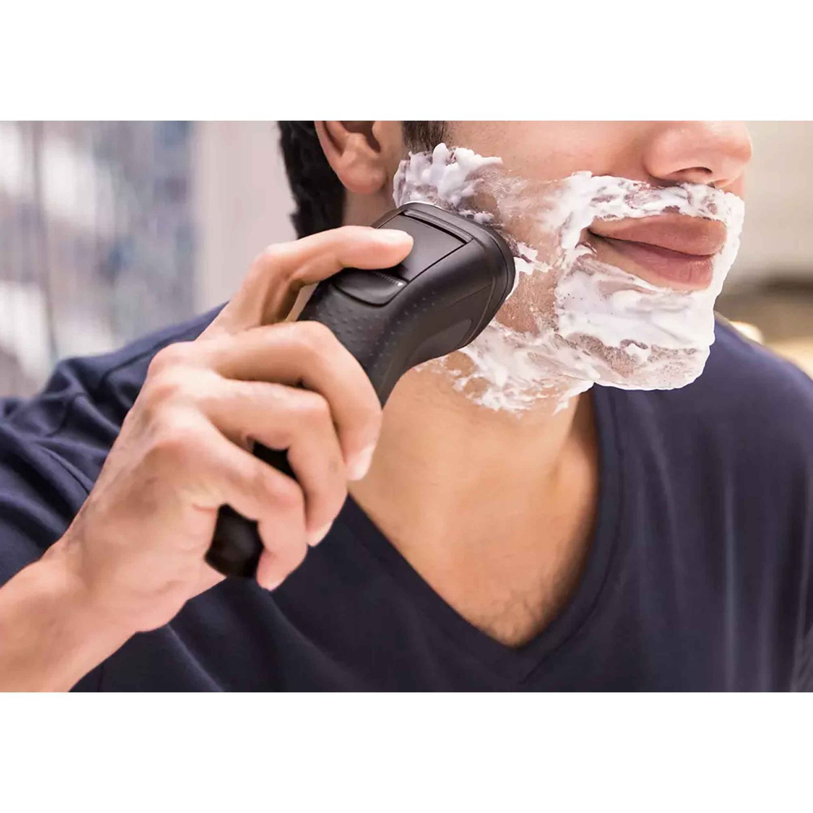 ماشین اصلاح موی صورت فیلیپس مدل S1223/41، اصلاح به صورت صفر زن، چراغ نشانگر شارژ، استفاده به صورت خشک و مرطوب، ضدآب، منبع انرژی باتری، تکنولوژی اصلاح به صورت برش چرخشی، مدت زمان شارژ 480 دقیقه و مدت زمان استفاده پس از شارژ 40 دقیقه، به‌همراه برس -  - 7