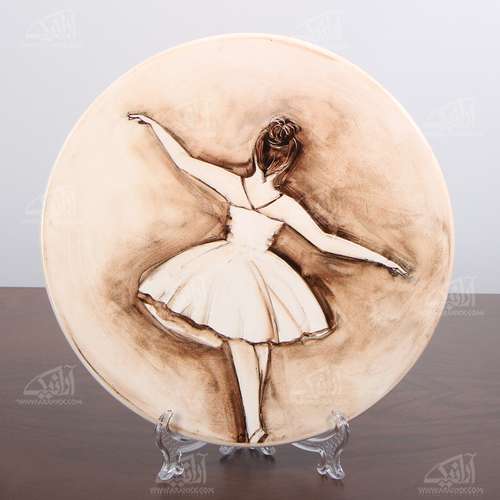 بشقاب سفالی آرانیک برداشت لعاب رنگ ‏کرمی‏ طرح ‏رقص باله‏ مدل 1000200058