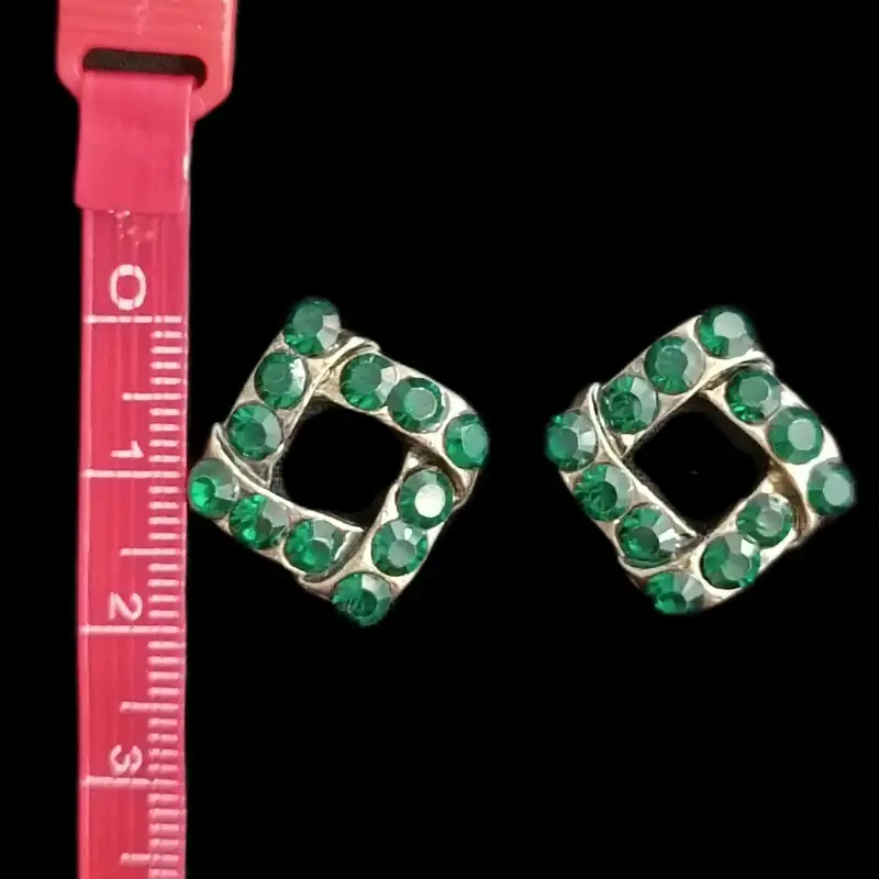 گوشواره زنانه مدل هندسی نگین دار