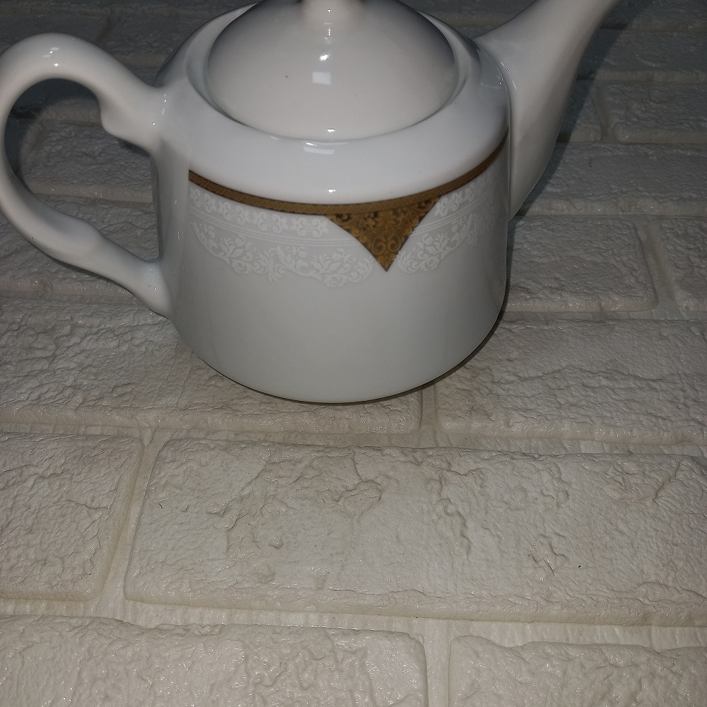 قوری پارس چینی مدل فنتسی کد 802 قوری پارس چینی مدل فنتسی کد 802