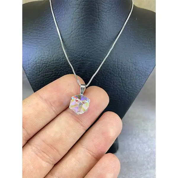 گردنبند زنانه سواروسکی مدل مکعب کد 119982