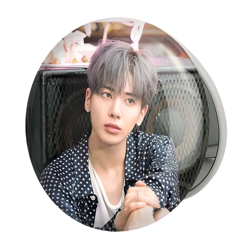 آینه جیبی خندالو طرح تهیون گروه تی اکس تی TXT مدل تاشو کد 20046 