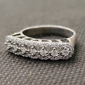 انگشتر نقره زنانه مدل سنگ برلیان اتمی کد 852