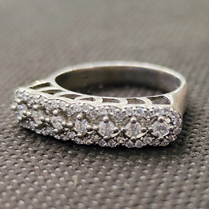 انگشتر نقره زنانه مدل سنگ برلیان اتمی کد 852