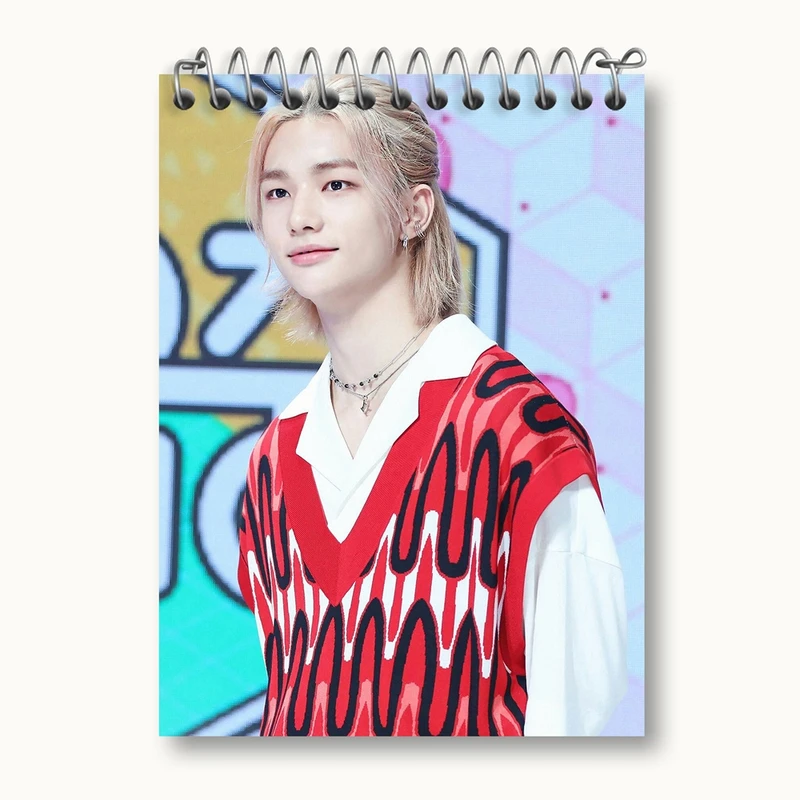 دفتر یادداشت 50 برگ خندالو مدل هیونجین گروه استری کیدز Stray Kids کد 11870