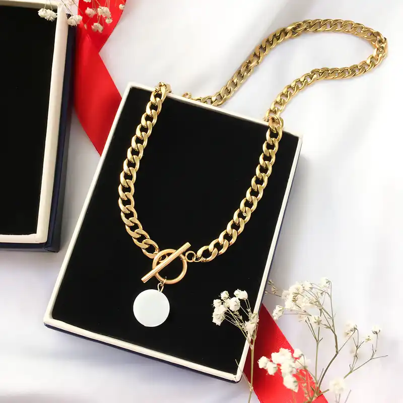 نیم ست زنانه مدل پلاک صدفی و قفل تی کد W_009