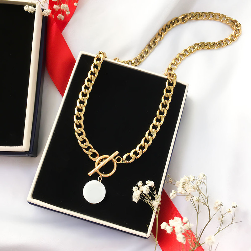 نیم ست زنانه مدل پلاک صدفی و قفل تی کد W_009