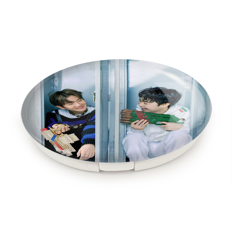 آینه جیبی خندالو طرح شیومین و بکهیون گروه اکسو EXO مدل تاشو کد 16858