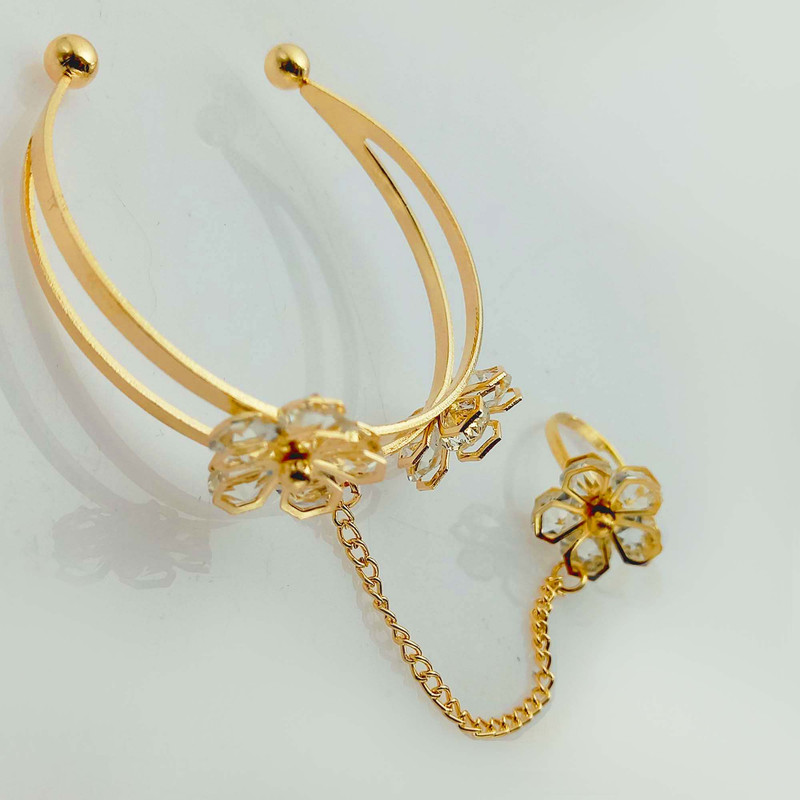 دستبند دخترانه طرح گل چهار پر مدل نگین دار کد 799DSD