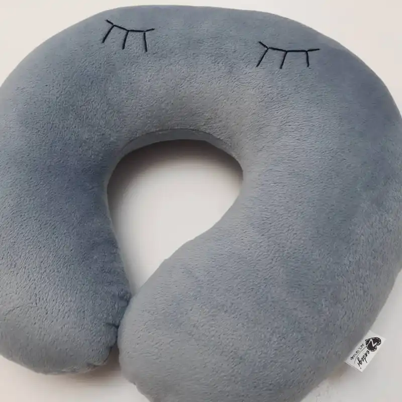 بالش دورگردنی گروه هنری زندگی طرح مژه ای کد XS به همراه چشم بند خواب