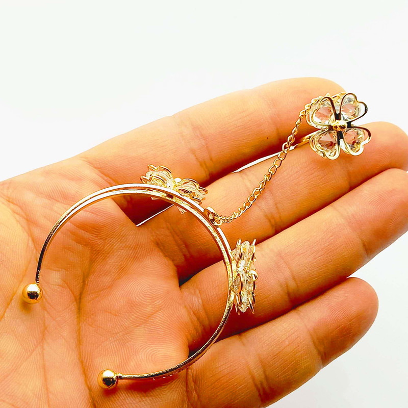 دستبند دخترانه طرح گل چهار پر مدل نگین دار کد 795DSD