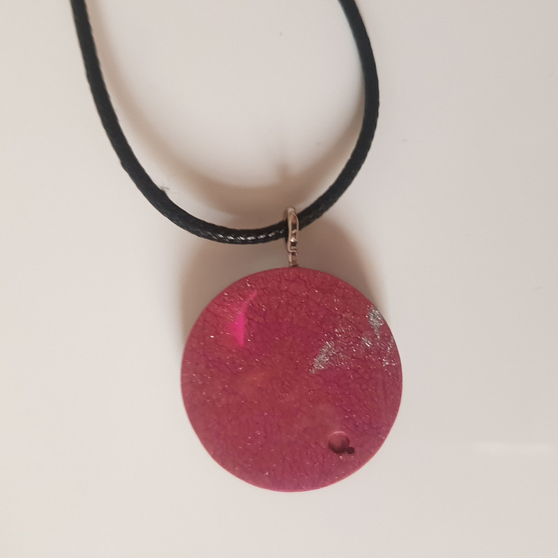 گردنبند دخترانه مدل رزینی ماه شبتاب 001 گردنبند دخترانه مدل رزینی ماه شبتاب 001