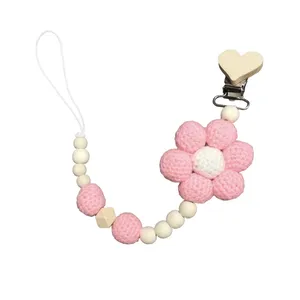 زنجیر پستانک مدل چوب و بافت طرح گل