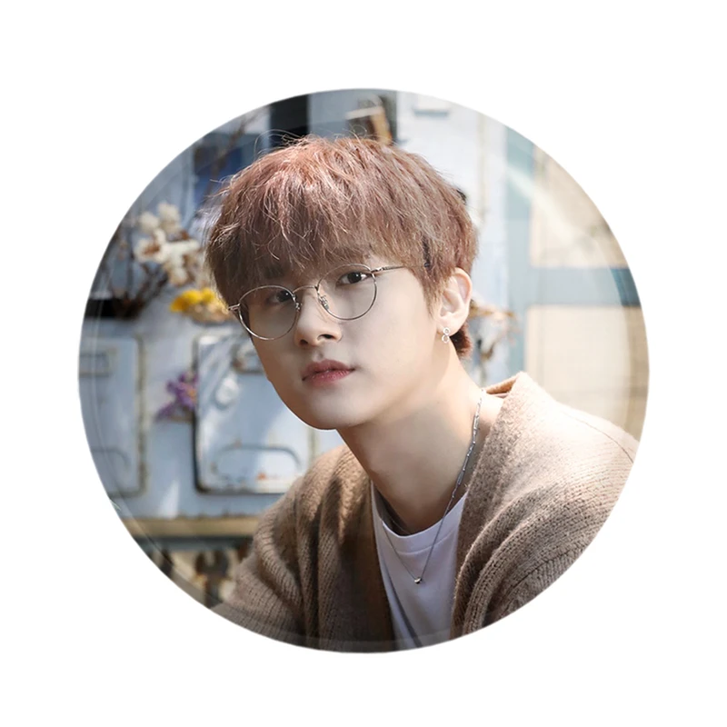 مگنت خندالو مدل آی ام گروه مانستا اکس MONSTA X کد 21118