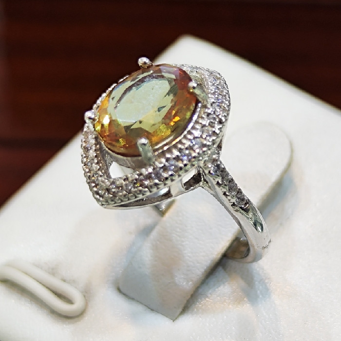 انگشتر نقره زنانه مدل سنگ الکساندریت کد 524 انگشتر نقره زنانه مدل سنگ الکساندریت کد 524