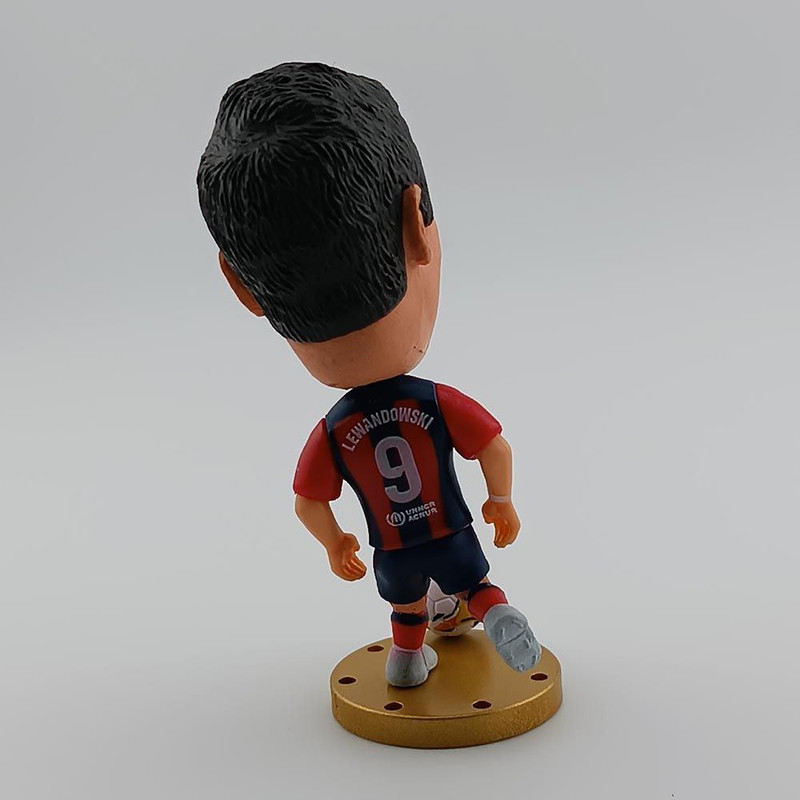 اکشن فیگور ساکروی مدل رابرت لواندوفسکی طرح بارسلونا