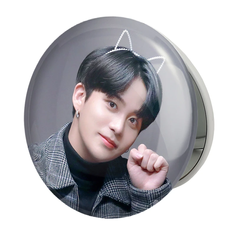 آینه جیبی خندالو طرح جونگهو گروه ایتیز ATEEZ مدل تاشو کد 21283 