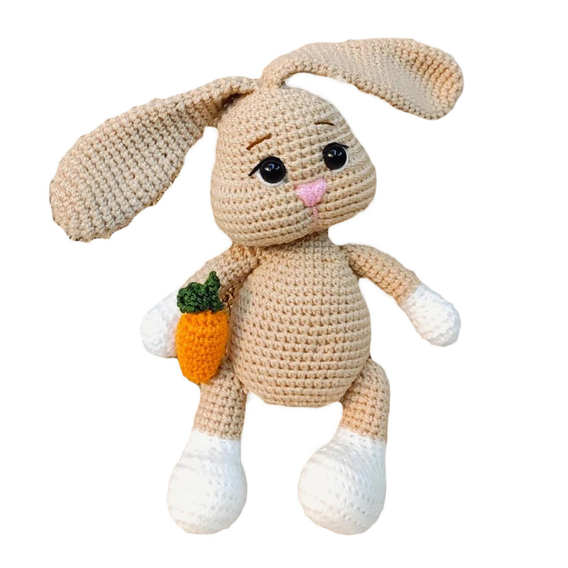 عروسک بافتنی طرح بچه خرگوش مدل هویج خور کد B01