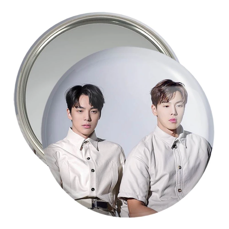 آینه جیبی خندالو مدل شونو و مینهیوک گروه مانستا اکس MONSTA X  کد 12248