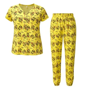 ست تی‌شرت آستین کوتاه و شلوار راحتی زنانه مدل مچ کش دار طرح عروسکی کد Pa0156-1