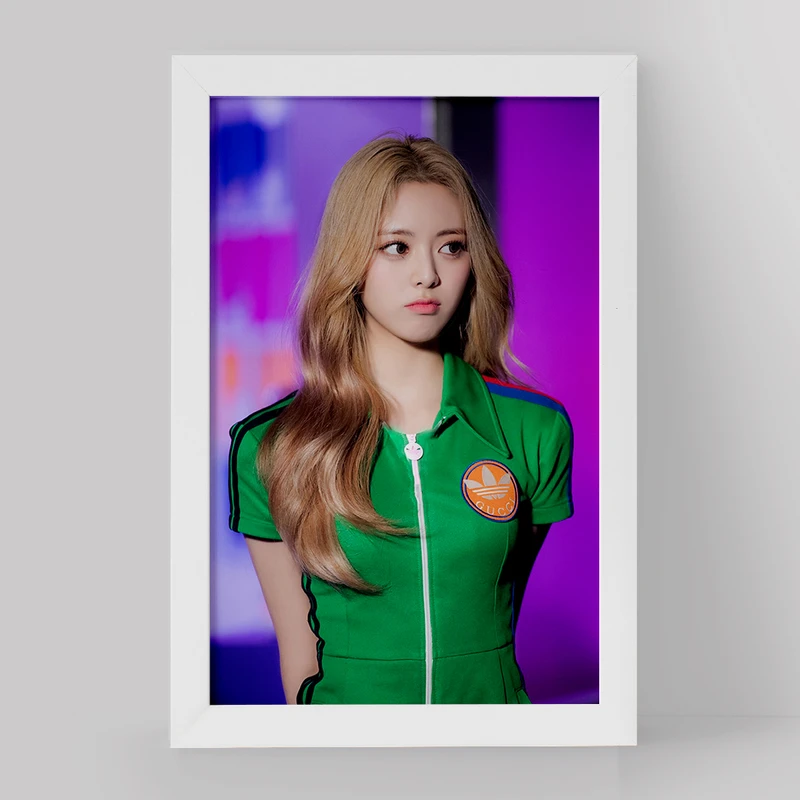 تابلو خندالو مدل یونا گروه ایتزی ITZY کد 20213