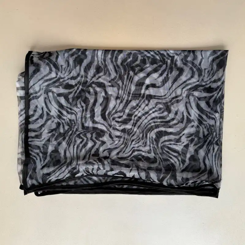 شال زنانه مدل توری زبرا گورخری نوار دوزی شده ابر و بادی