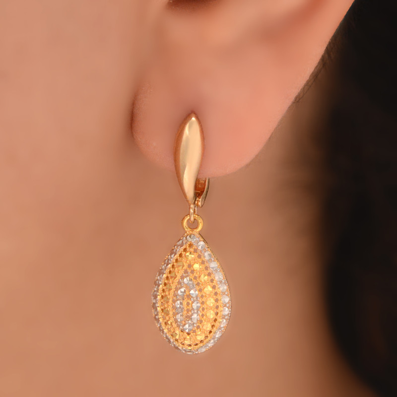 گوشواره طلا 18 عیار زنانه طلای مستجابی مدل آوا تراش اشکی کد 03