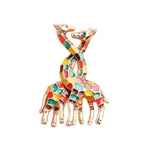 گل سینه زنانه مدل زرافه های عاشق کد G_Lnd_520