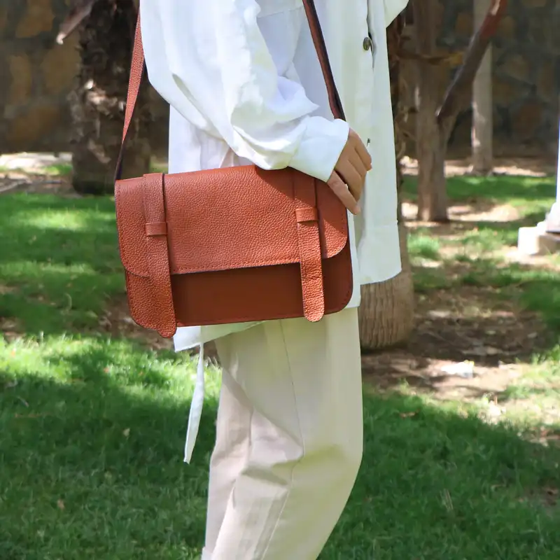 کیف دوشی زنانه مدل چرم طبیعی فلوتر