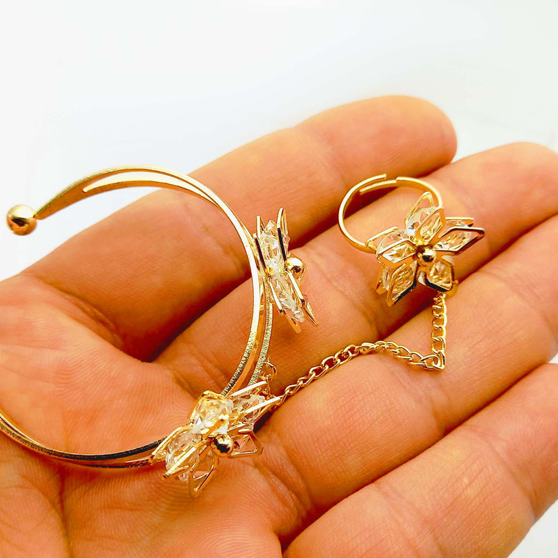 دستبند دخترانه طرح گل چهار پر مدل نگین دار کد 800DSD دستبند دخترانه طرح گل چهار پر مدل نگین دار کد 800DSD