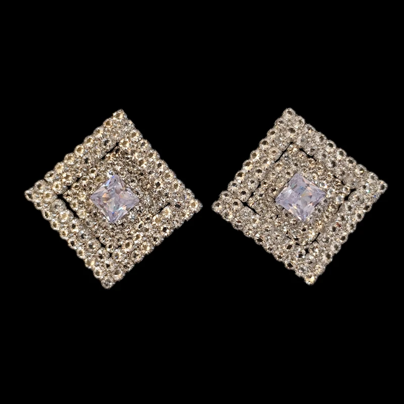 گوشواره میخی زنانه مدل نگینی ژورنالی مجلسی