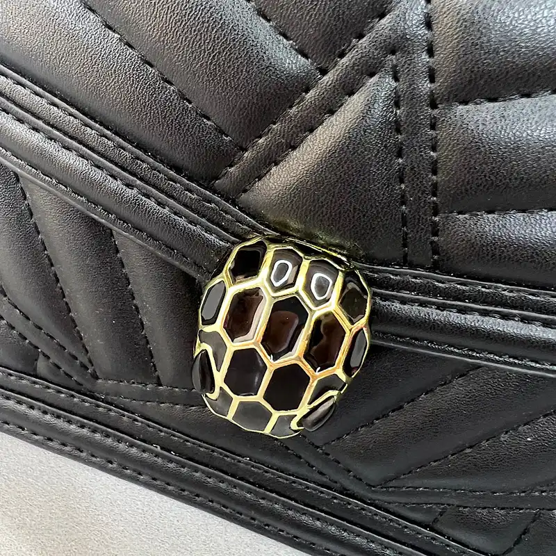 کیف دوشی زنانه بولگاری مدل bvl8040