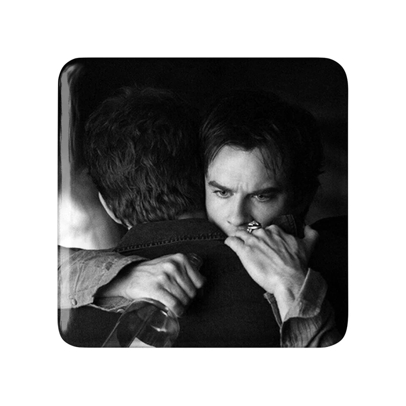 مگنت خندالو طرح دیمون و استفان سالواتوره خاطرات یک خون آشام The Vampire Diaries  مدل مربعی کد 20261