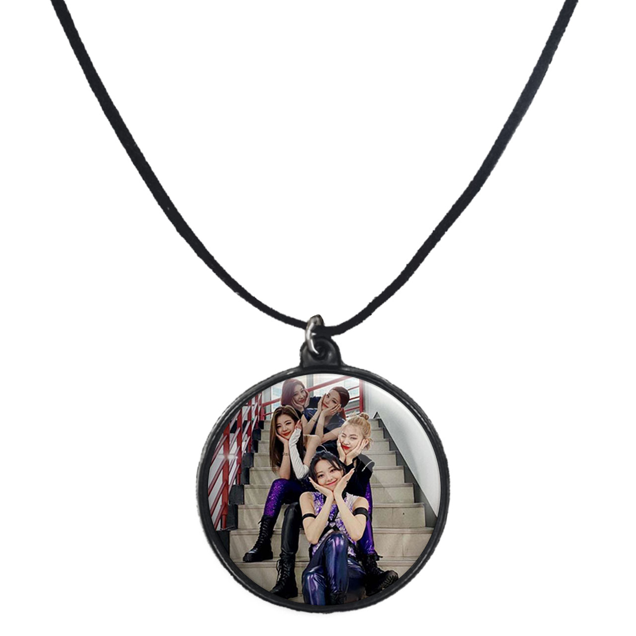 گردنبند پرمانه طرح گروه موسیقی ایتزی کد pmb.13233 مدل دو طرفه