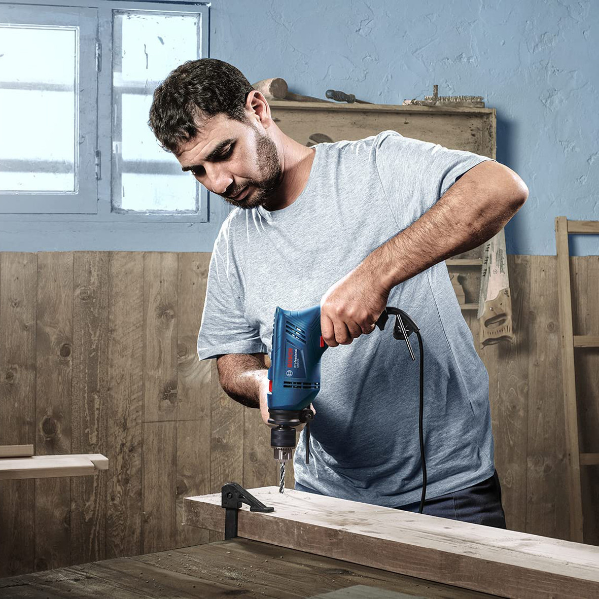 دریل چکشی بوش مدل GSB 570 به همراه مته الماسه دریل چکشی بوش مدل GSB 570 به همراه مته الماسه