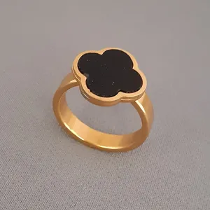 انگشتر زنانه مدل نگین دار طرح گل