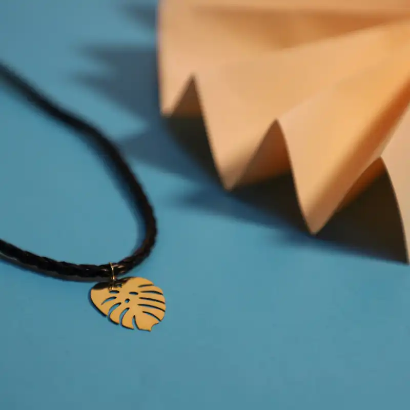 گردنبند طلا 18 عیار زنانه الن نار مدل برگ ELN10204