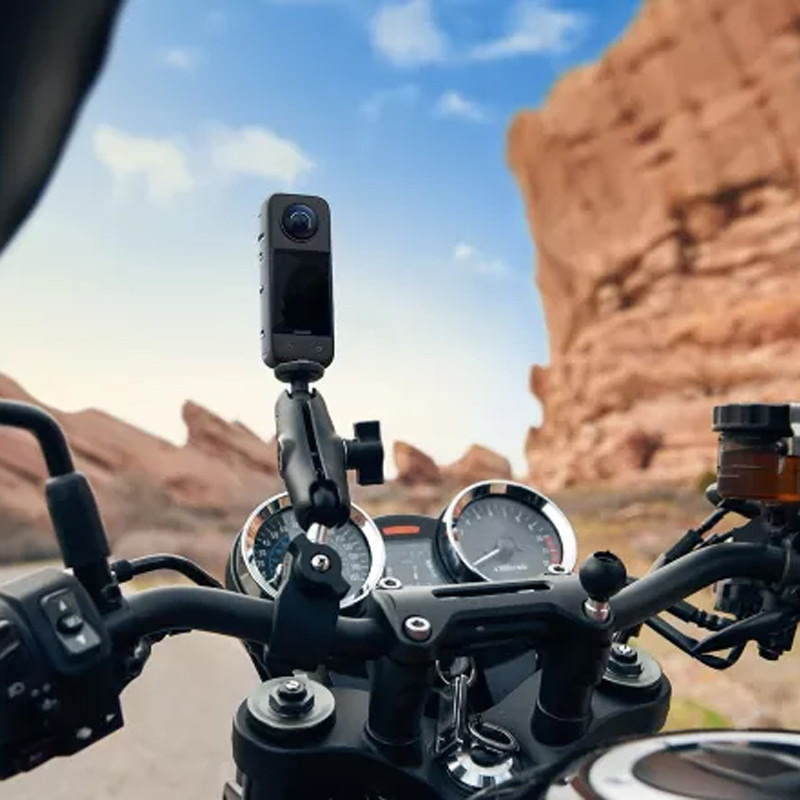 دوربین فیلم برداری ورزشی اینستا 360 مدل INSTA360 X3 به همراه لوازم جانبی