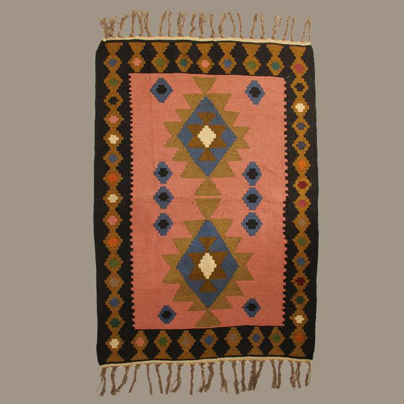 گلیم دستباف یک و نیم متری طرح ماهی کد 02