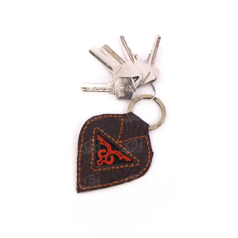 سرکلیدی‎ ‎چرم‎ ‎‎‎‎سوزن دوزی آرانیک‎ ‎‎طرح‎ ‎برگ ‎کد ‎1005600044‎‎‎‎‎