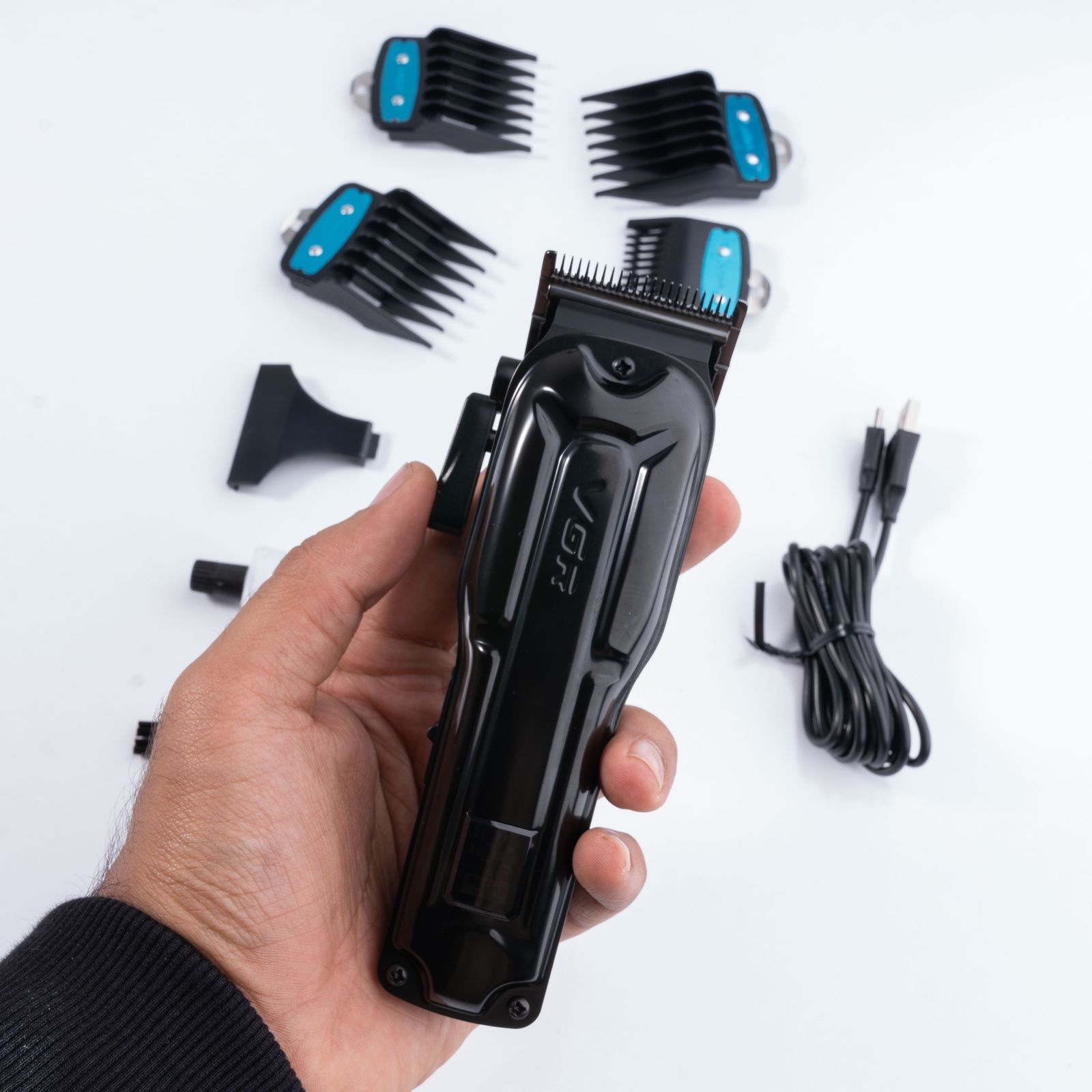 ماشین اصلاح موی سر صورت و بدن وی جی ار مدل V-138 -  - 10