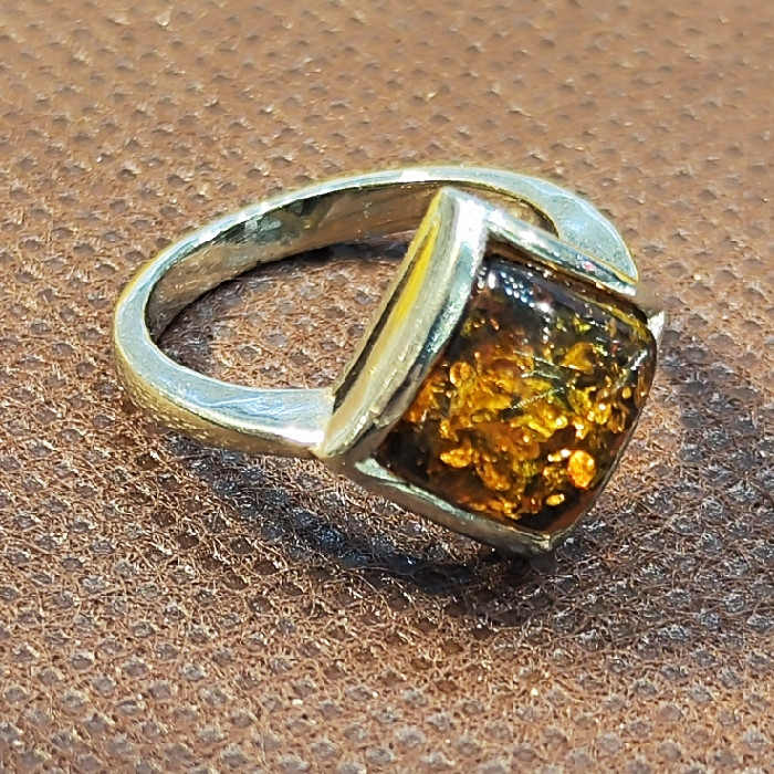 انگشتر نقره زنانه نقره جات بافندگان مدل سنگ کهربا لهستان کد 2024 انگشتر نقره زنانه نقره جات بافندگان مدل سنگ کهربا لهستان کد 2024