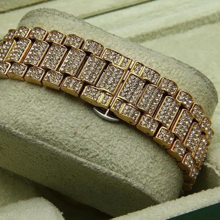 ساعت مچی عقربه ای مدل فول نگین استون قفل مخفی کد 06