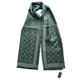 شال زنانه لویی ویتون مدل ژاکارد لمه دار براق شاینی کد 31