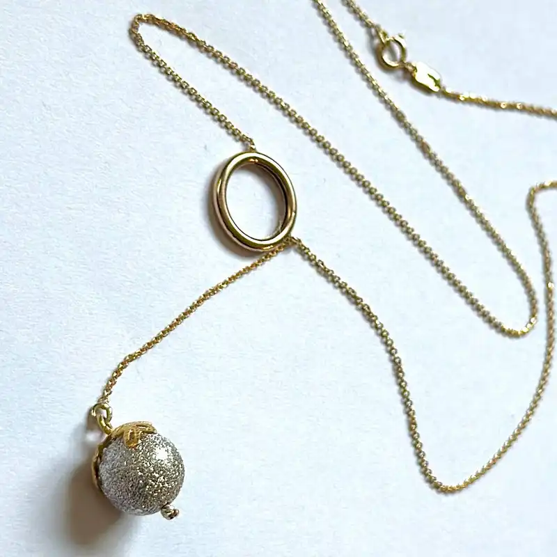 گردنبند طلا 18 عیار زنانه مدل GA016 طرح گوی شنی سفید و حلقه زرد