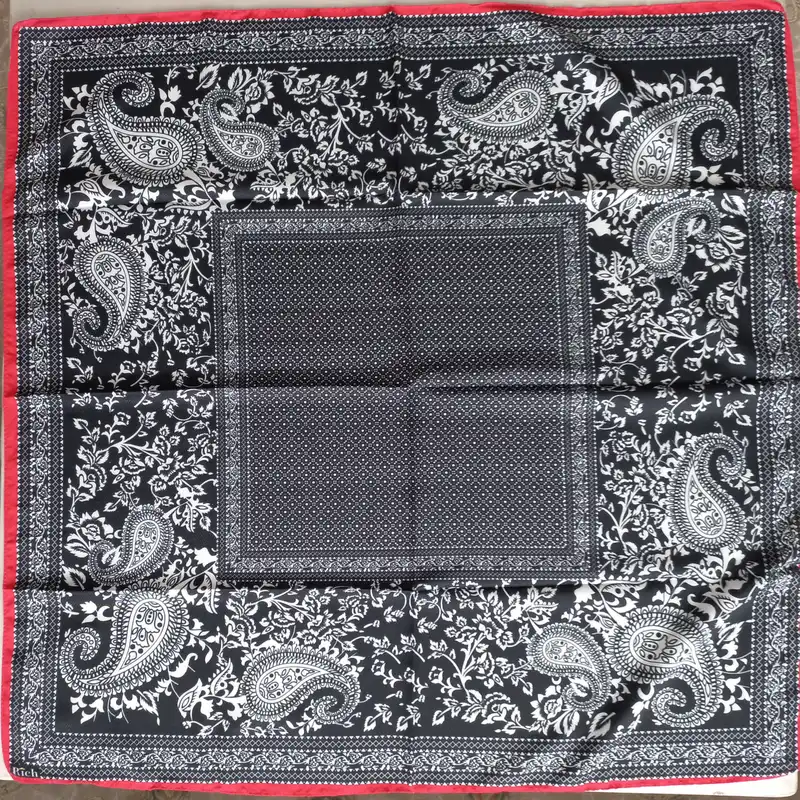 روسری زنانه مدل مینی نخی خالخالی حاشیه بته جقه کد 21