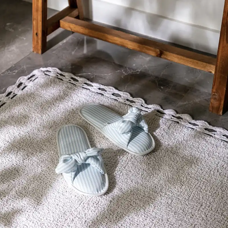 دمپایی حوله‌ای ال سی دابلیو هوم مدل تنفسی استپ دار