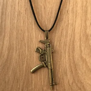 گردنبند مدل تفنگ کد BLK