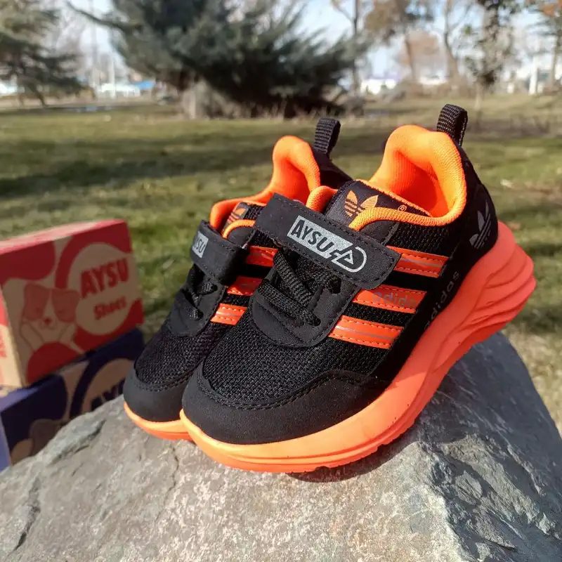 کفش مخصوص دویدن بچگانه مدل آیسو